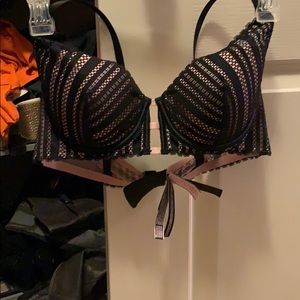 Victoria’s secrets black and pink bra